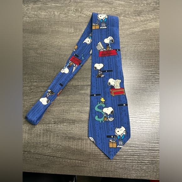 Peanuts 100% silk Tie Novelty made in the USA - Picture 1 of 4